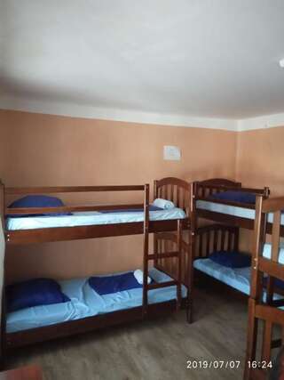 Хостелы Be Hostel Тбилиси Кровать в общем 6-местном номере-2